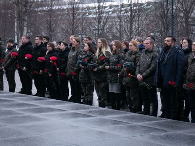 Московские поисковики приняли участие в торжественной церемонии у Могилы Неизвестного Солдата у Кремлевской стены