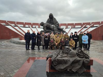 Московские поисковики почтили память неизвестных солдат на Федеральном военном мемориальном кладбище