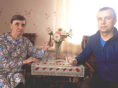 Родственникам сержанта Василия Фищева передана земля с места гибели