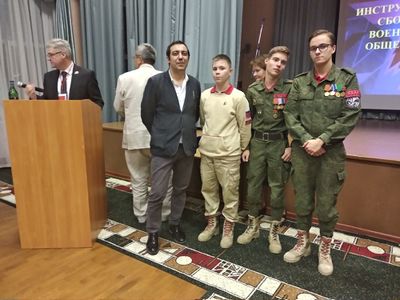 Поисковики отряда «ELK-Дось» награждены знаками «Юный защитник Отечества»