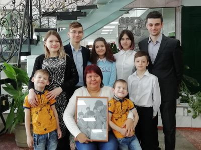 Активисты проекта «Алексей, Алешенька, сынок…» передали родственникам фотографию младшего лейтенанта Аджара Рахманова