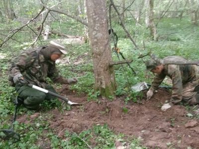 Четырех неизвестных красноармейцев обнаружили поисковики отряда «Судьба человека» в Темкинском районе